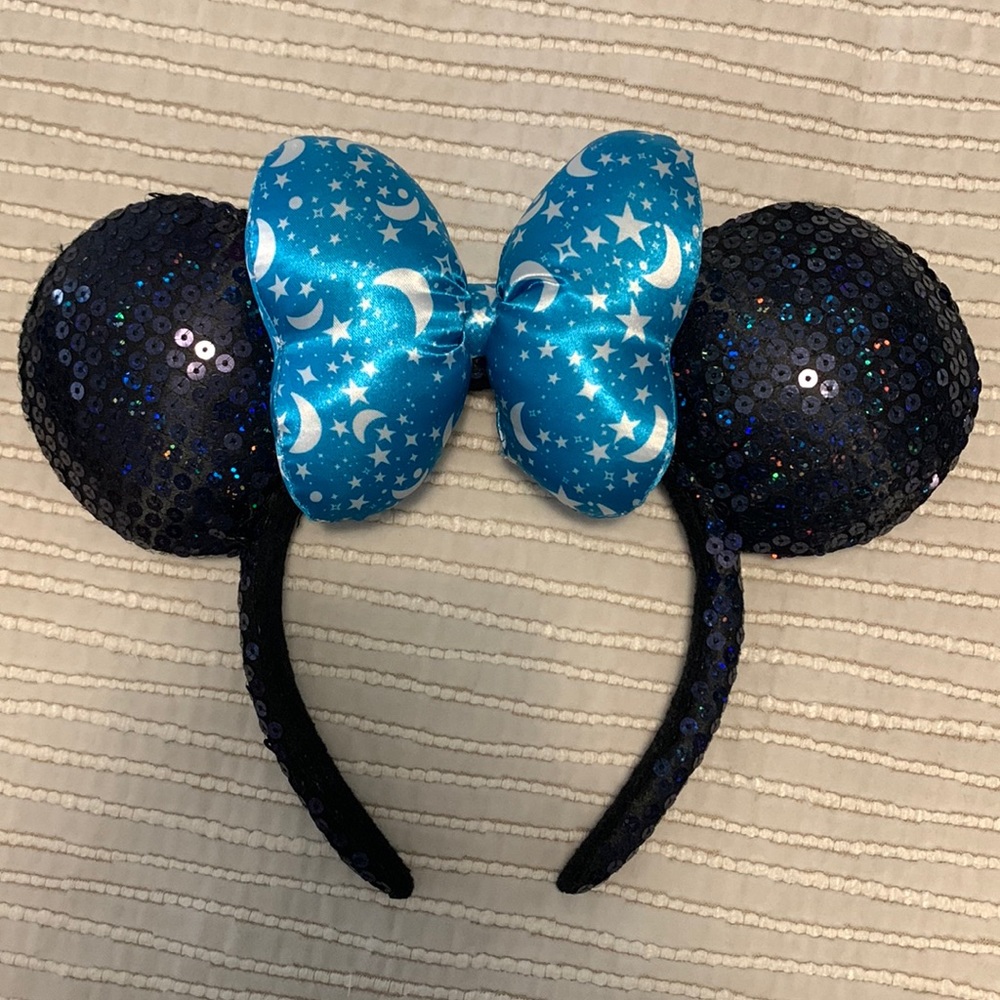 Disney Park Exclusive Minnie Mouse Blue Bow Sequin Ears Headband